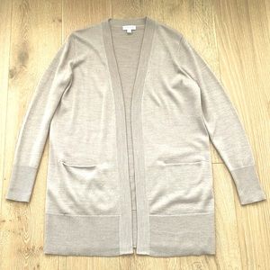 Nordstrom like NEW cardigan with front pockets.  Size Small.